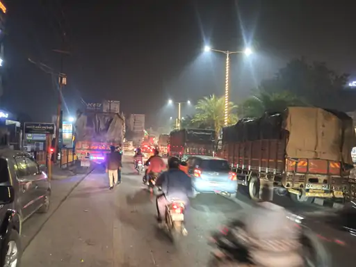 अरे हो! लग्न में पूरा बनारस जाम से जकड़ाइल—एंबुलेंस–VIP सब फँसल!